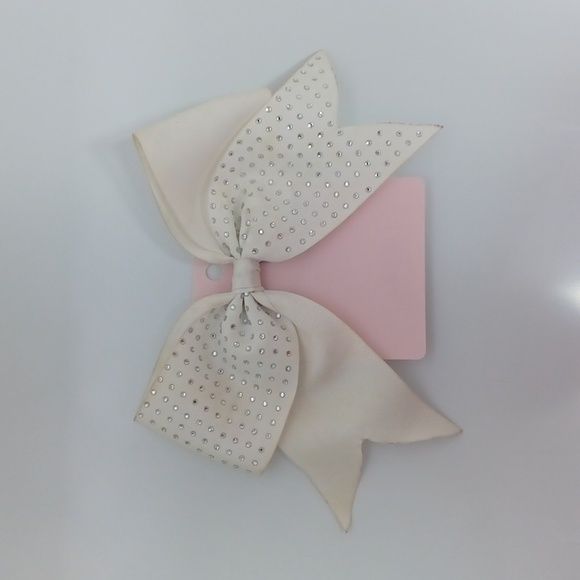 3/$25  Set of hair accessories - Picture 2 of 9